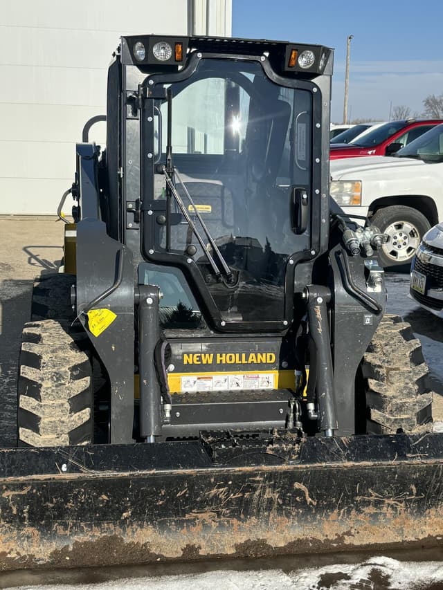 Image of New Holland L320 equipment image 4