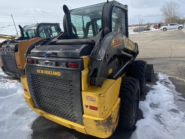 Image of New Holland L320 equipment image 3