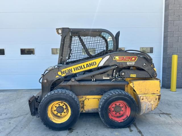 Image of New Holland L320 equipment image 1