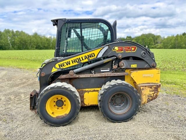 Image of New Holland L320 equipment image 4