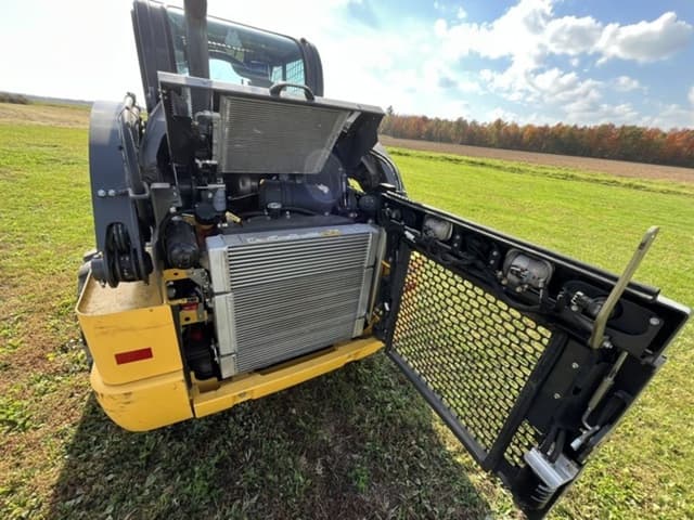 Image of New Holland L320 equipment image 4