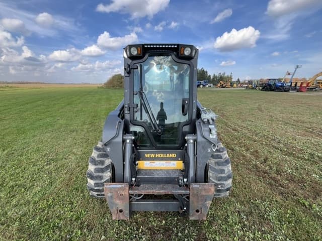 Image of New Holland L320 equipment image 2