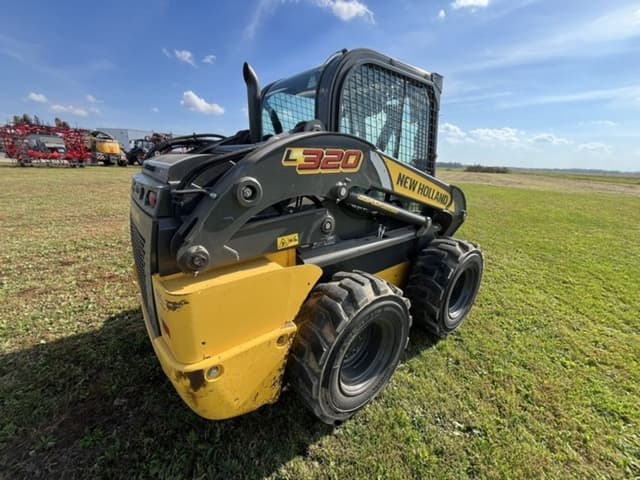 Image of New Holland L320 equipment image 3