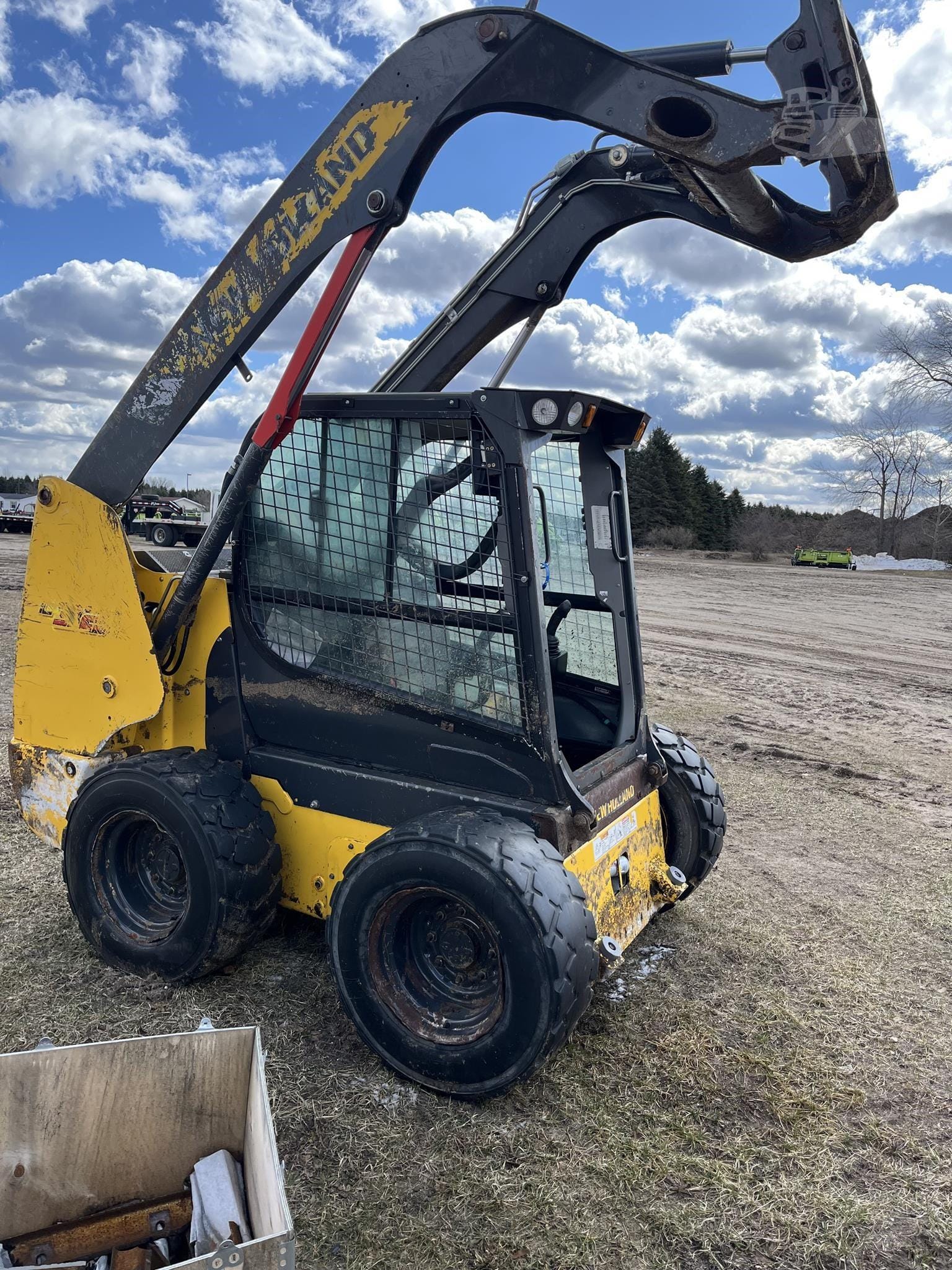2023 New Holland L321 Equipment Image0