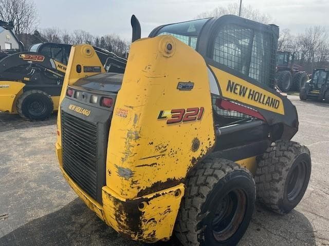 Image of New Holland L321 equipment image 3