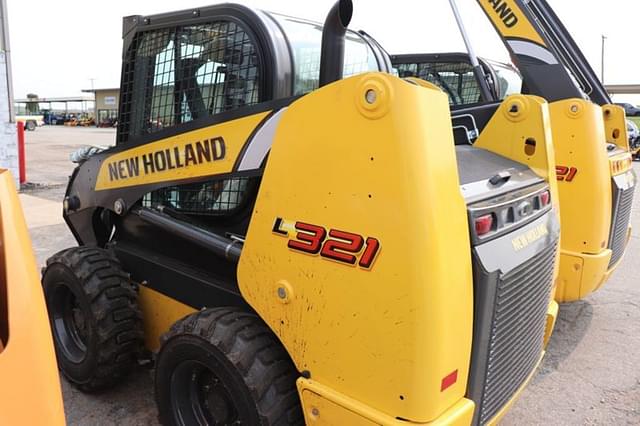 Image of New Holland L321 equipment image 1