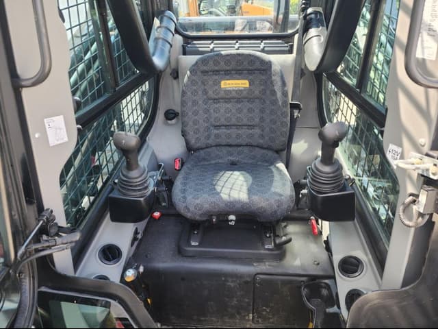 Image of New Holland L328 equipment image 3