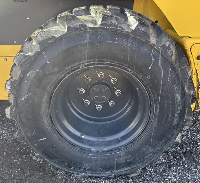 Image of New Holland L328 equipment image 3