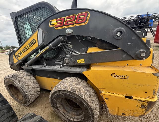 Image of New Holland L328 equipment image 1