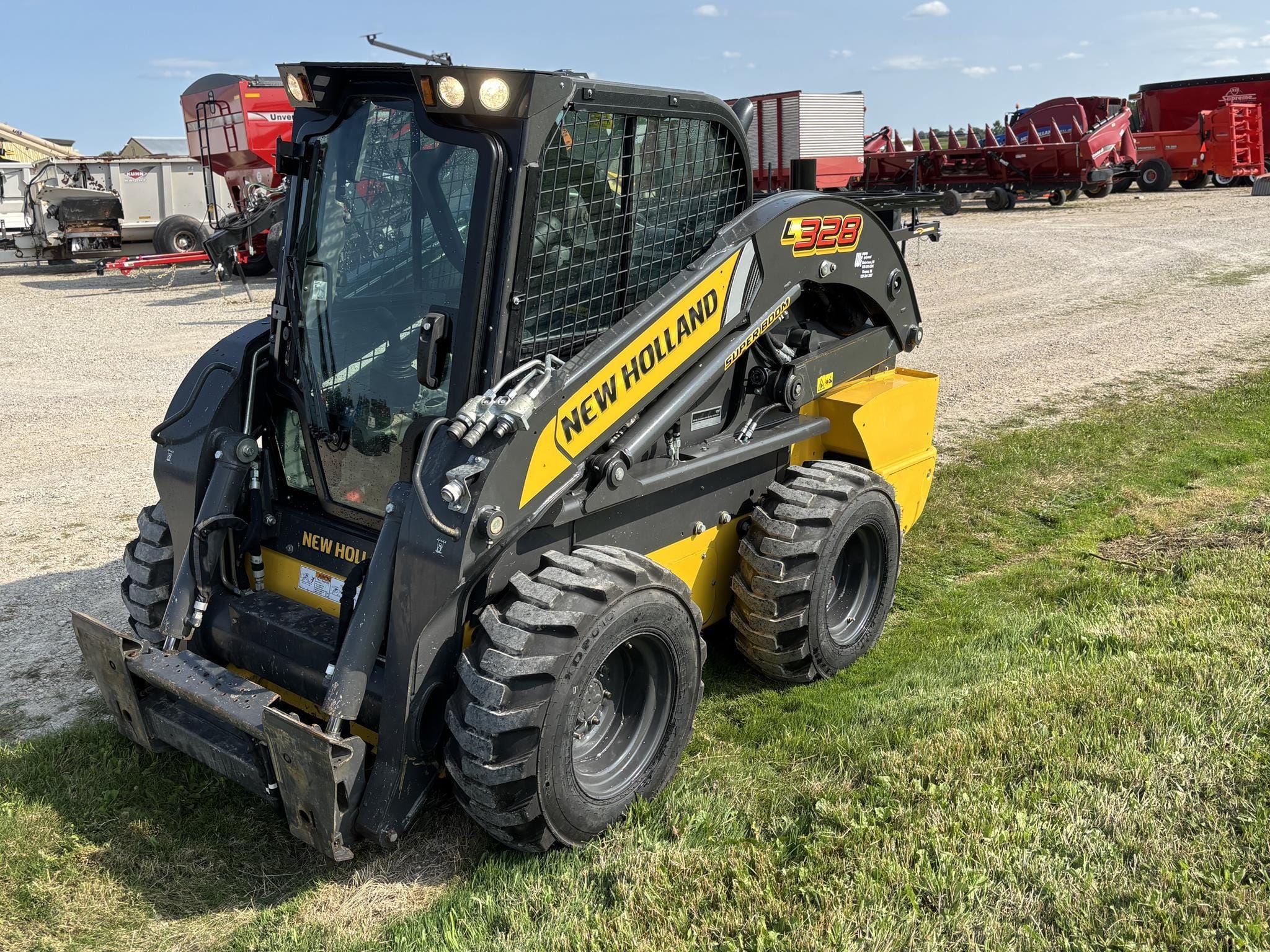 2023 New Holland L328 Equipment Image0