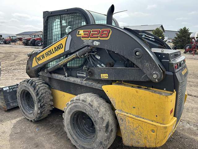 Image of New Holland L328 equipment image 3