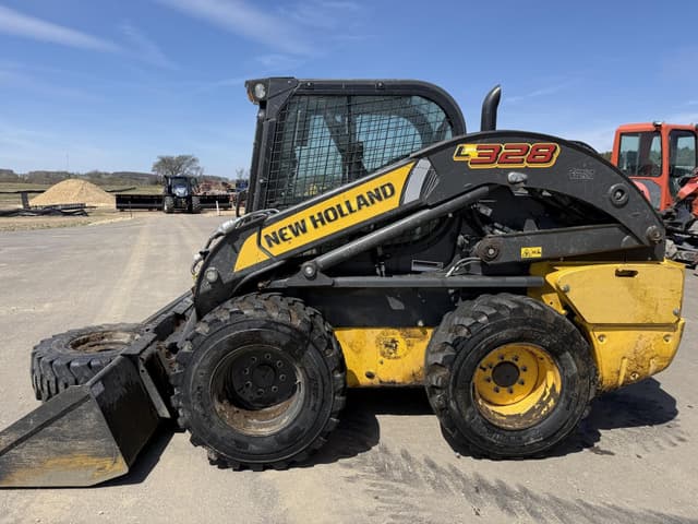 Image of New Holland L328 equipment image 2