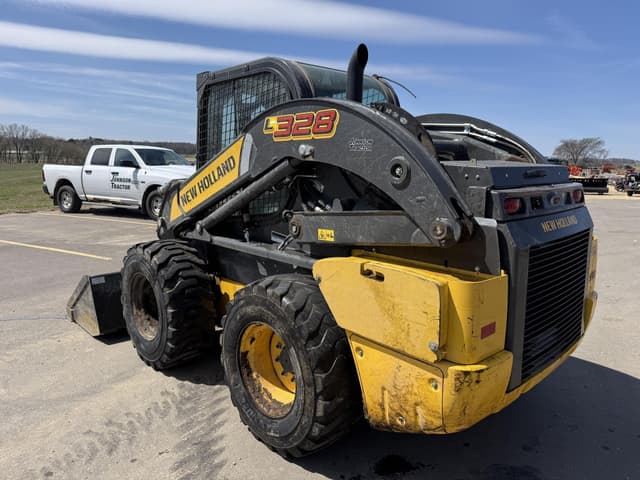 Image of New Holland L328 equipment image 3