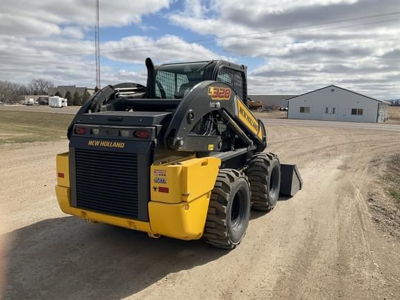 Image of New Holland L328 equipment image 4