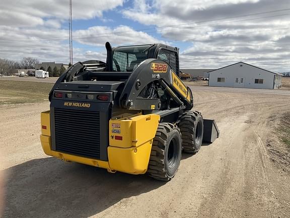 Image of New Holland L328 equipment image 4