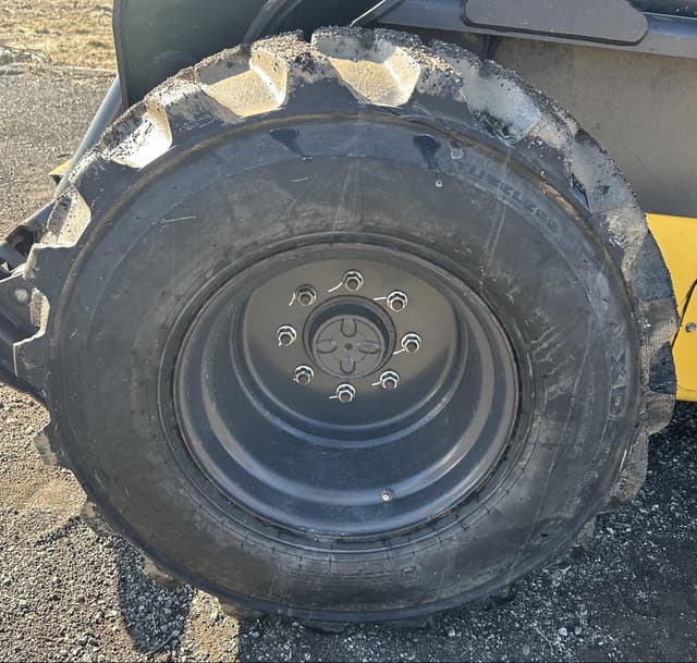 Image of New Holland L328 equipment image 2