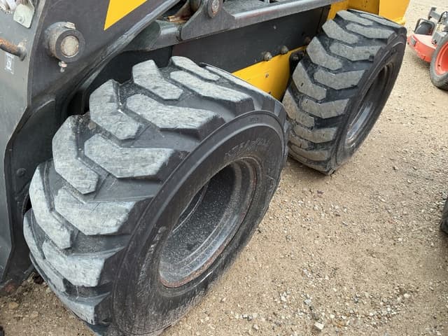 Image of New Holland L328 equipment image 4