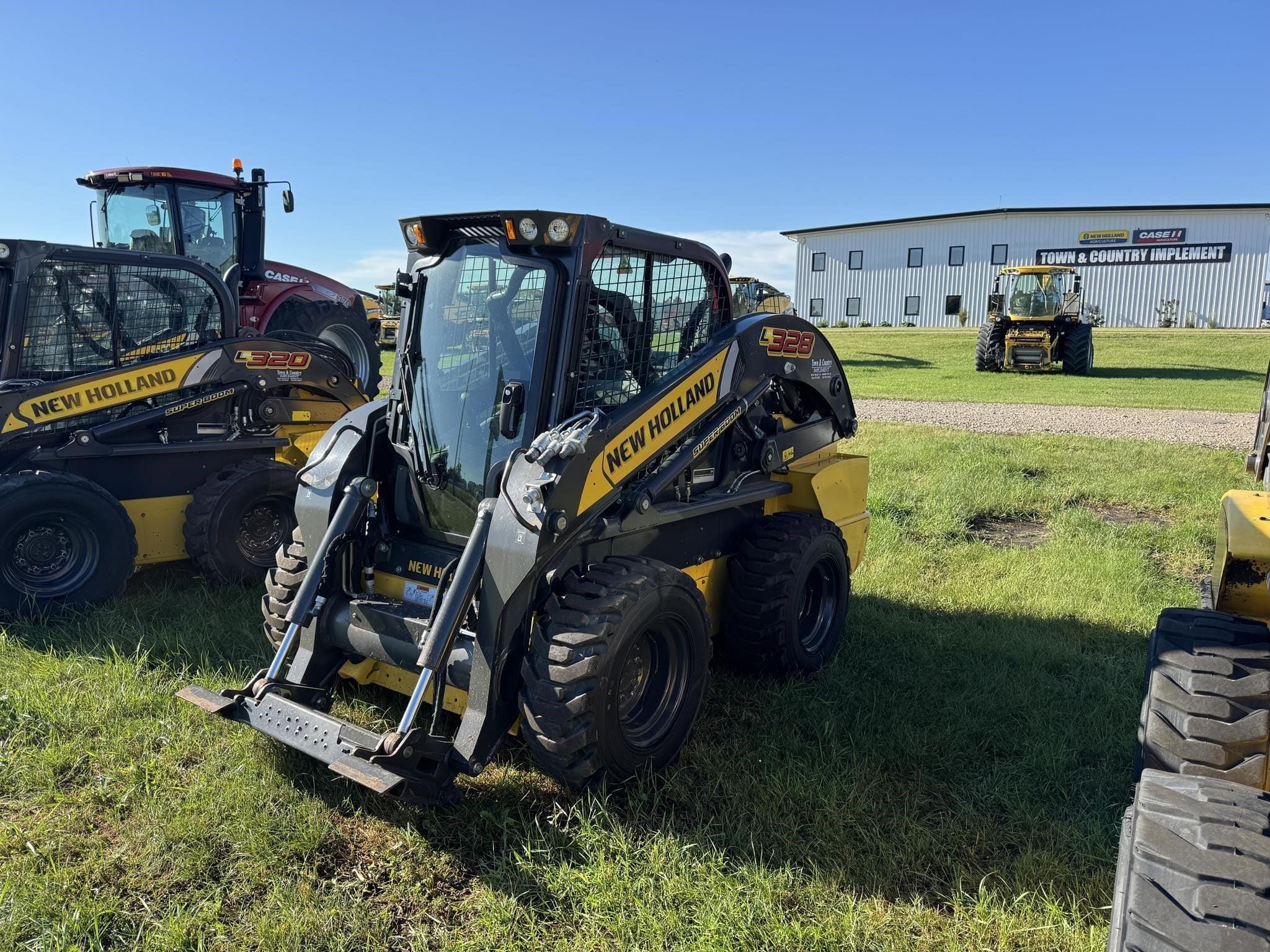 2023 New Holland L328 Equipment Image0