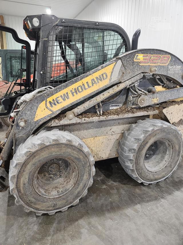 Image of New Holland L328 equipment image 1