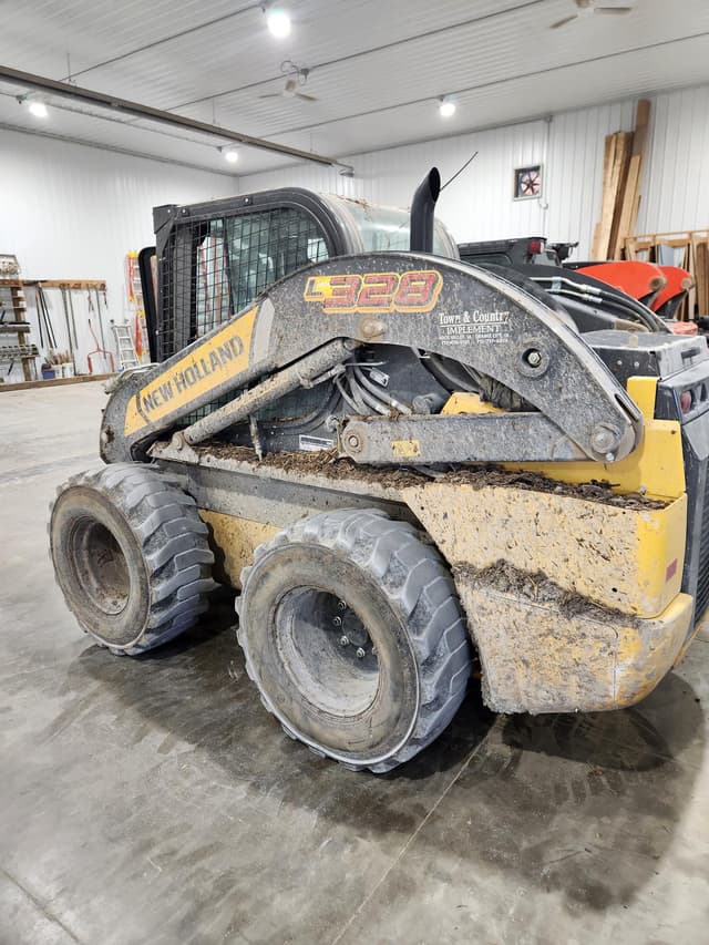Image of New Holland L328 equipment image 4
