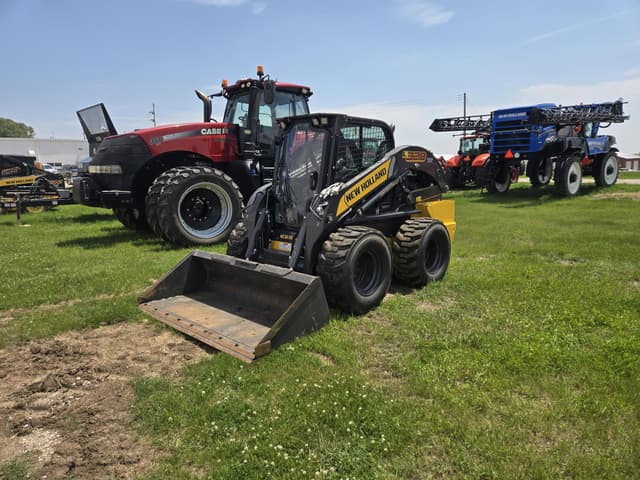 Image of New Holland L328 equipment image 3