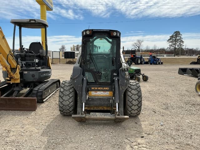 Image of New Holland L334 equipment image 1