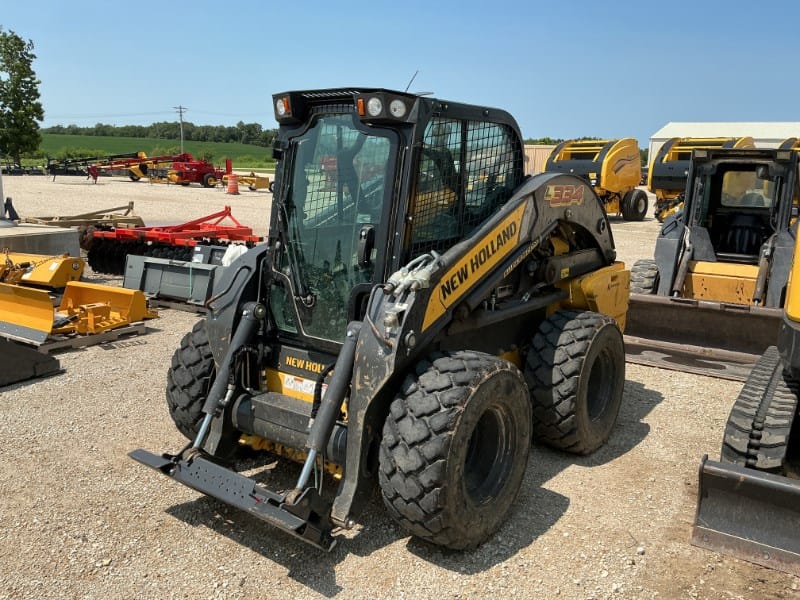 2023 New Holland L334 Equipment Image0