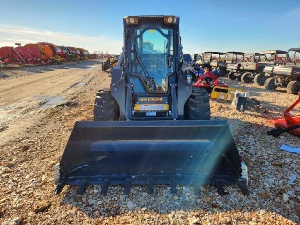 2023 New Holland L334 Equipment Image0