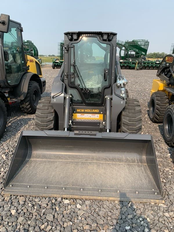 Image of New Holland L334 equipment image 2