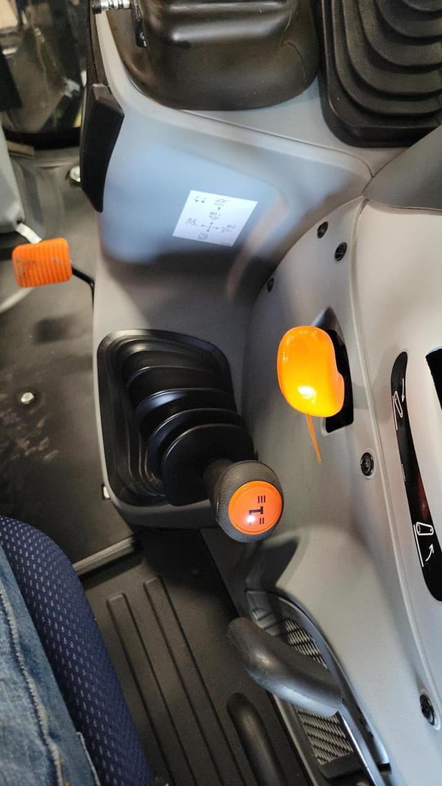 Image of New Holland PowerStar 75 equipment image 3