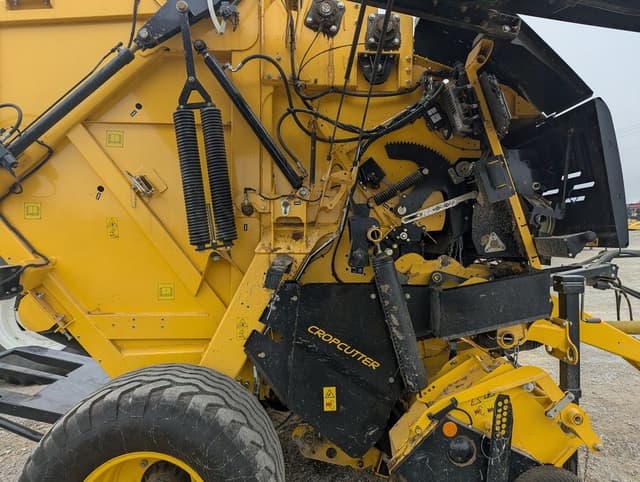 Image of New Holland RB460 equipment image 3