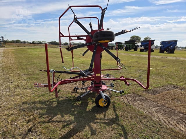 Image of New Holland ProTed 3417 equipment image 1