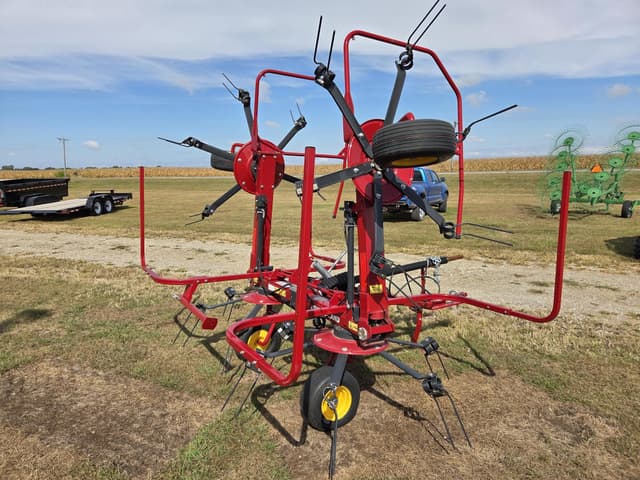 Image of New Holland ProTed 3417 equipment image 4