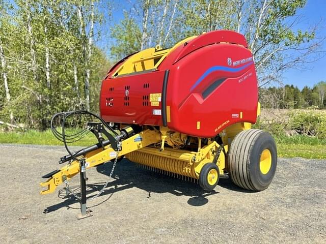 Image of New Holland RB460 equipment image 2