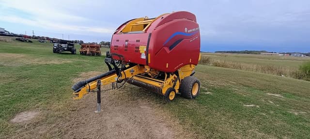 Image of New Holland RB460 equipment image 2
