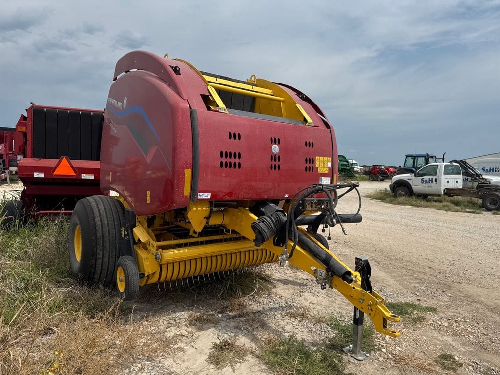 2023 New Holland RB460 Equipment Image0