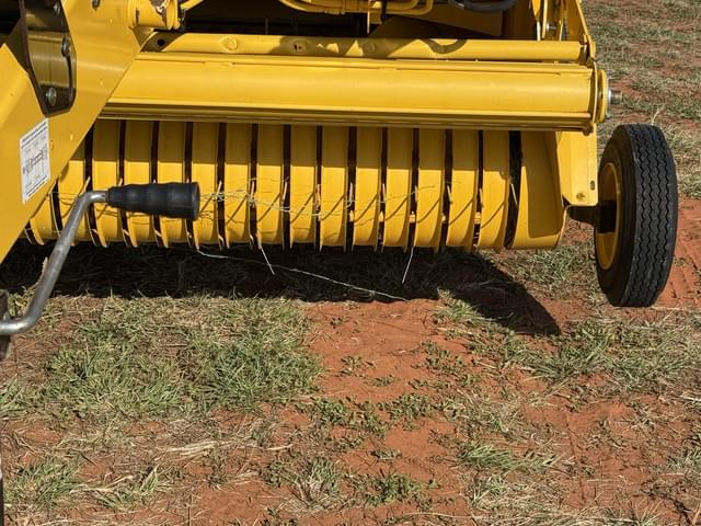Image of New Holland RB460 equipment image 2
