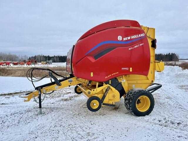 Image of New Holland RB460 equipment image 3