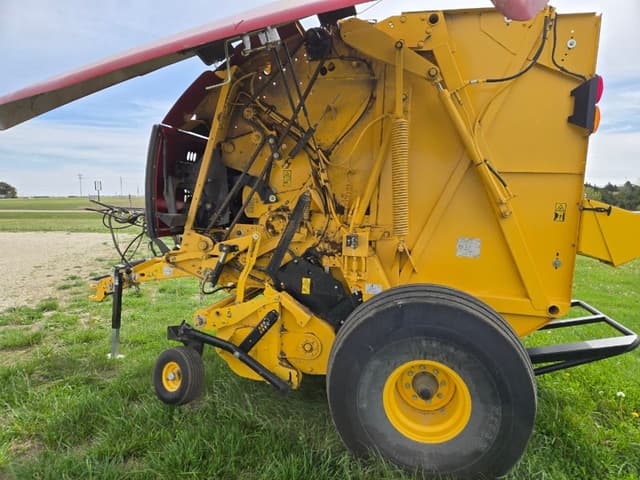 Image of New Holland RB560 equipment image 3