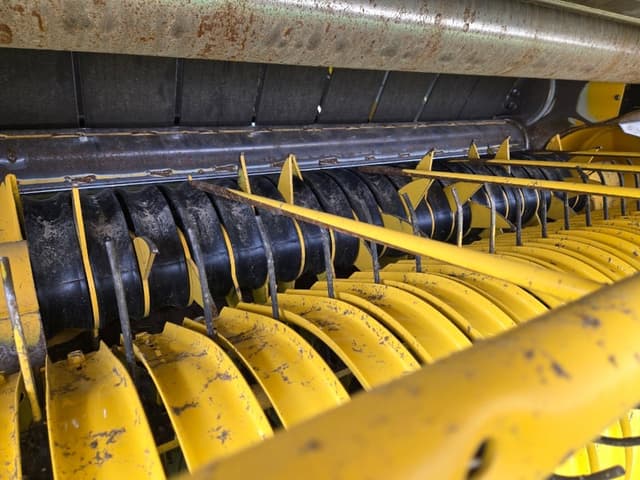 Image of New Holland RB560 equipment image 4