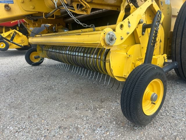 Image of New Holland RB560 equipment image 4