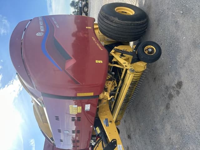 Image of New Holland RB560 Specialty Crop equipment image 2