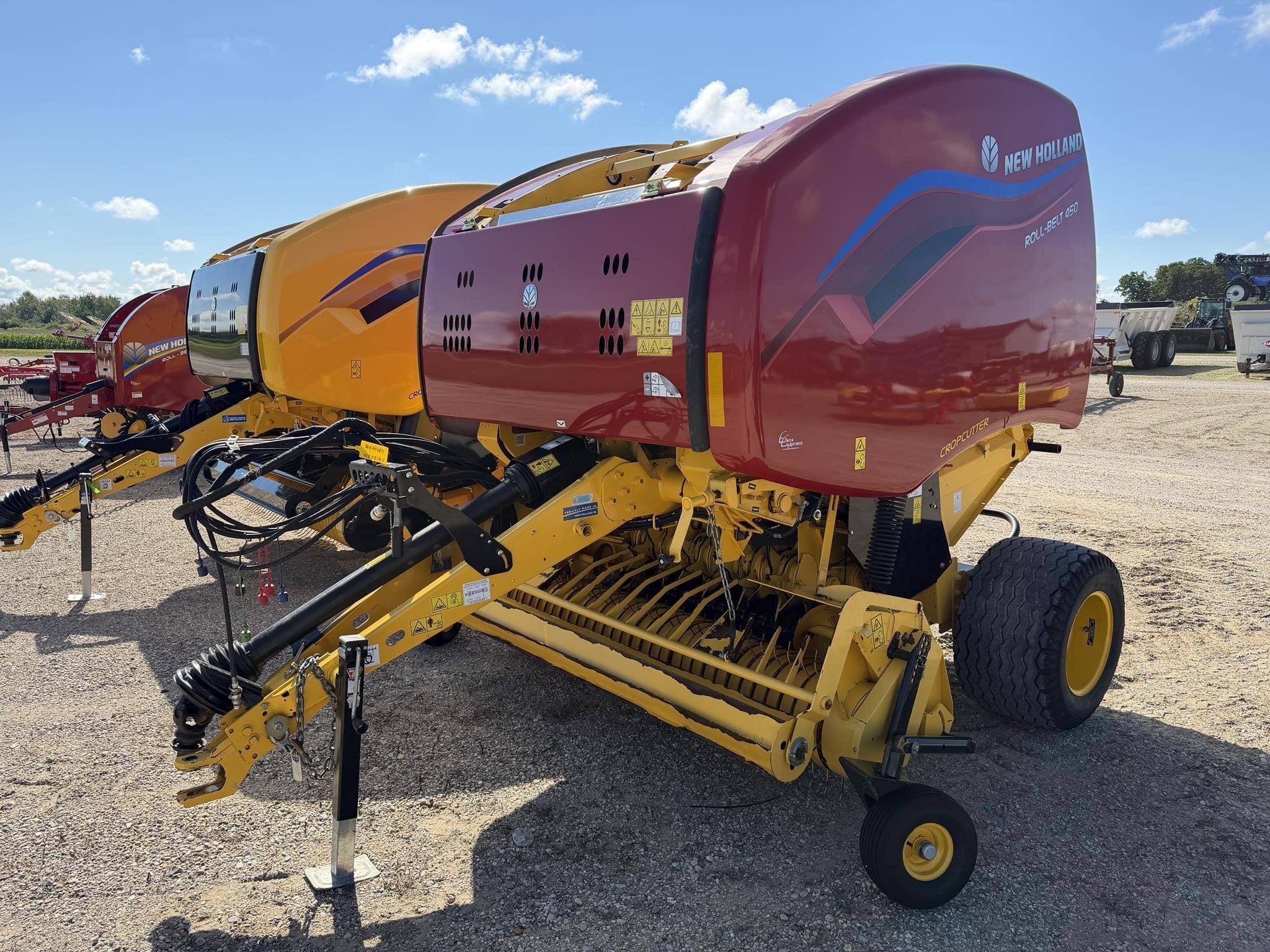 2023 New Holland RB450 CropCutter Equipment Image0