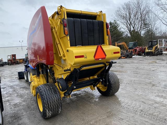 Image of New Holland RB450 CropCutter equipment image 4