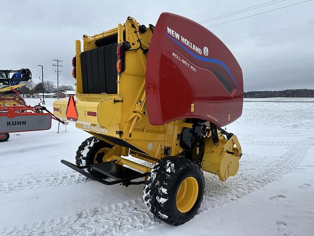 Image of New Holland RB450 CropCutter equipment image 4