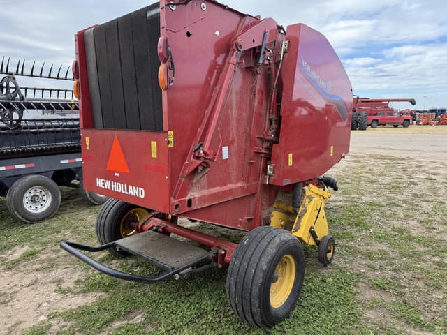Image of New Holland RB450 Utility Plus equipment image 3