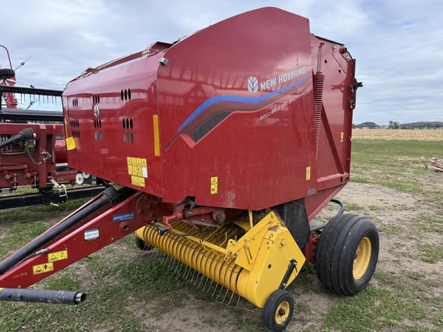 Image of New Holland RB450 Utility Plus equipment image 2
