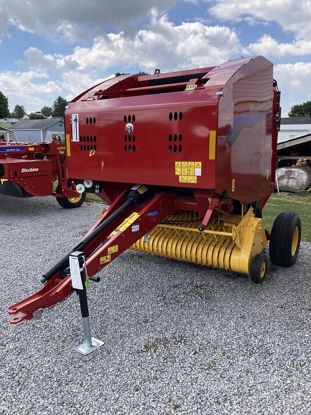 Image of New Holland RB450 Utility Plus equipment image 3