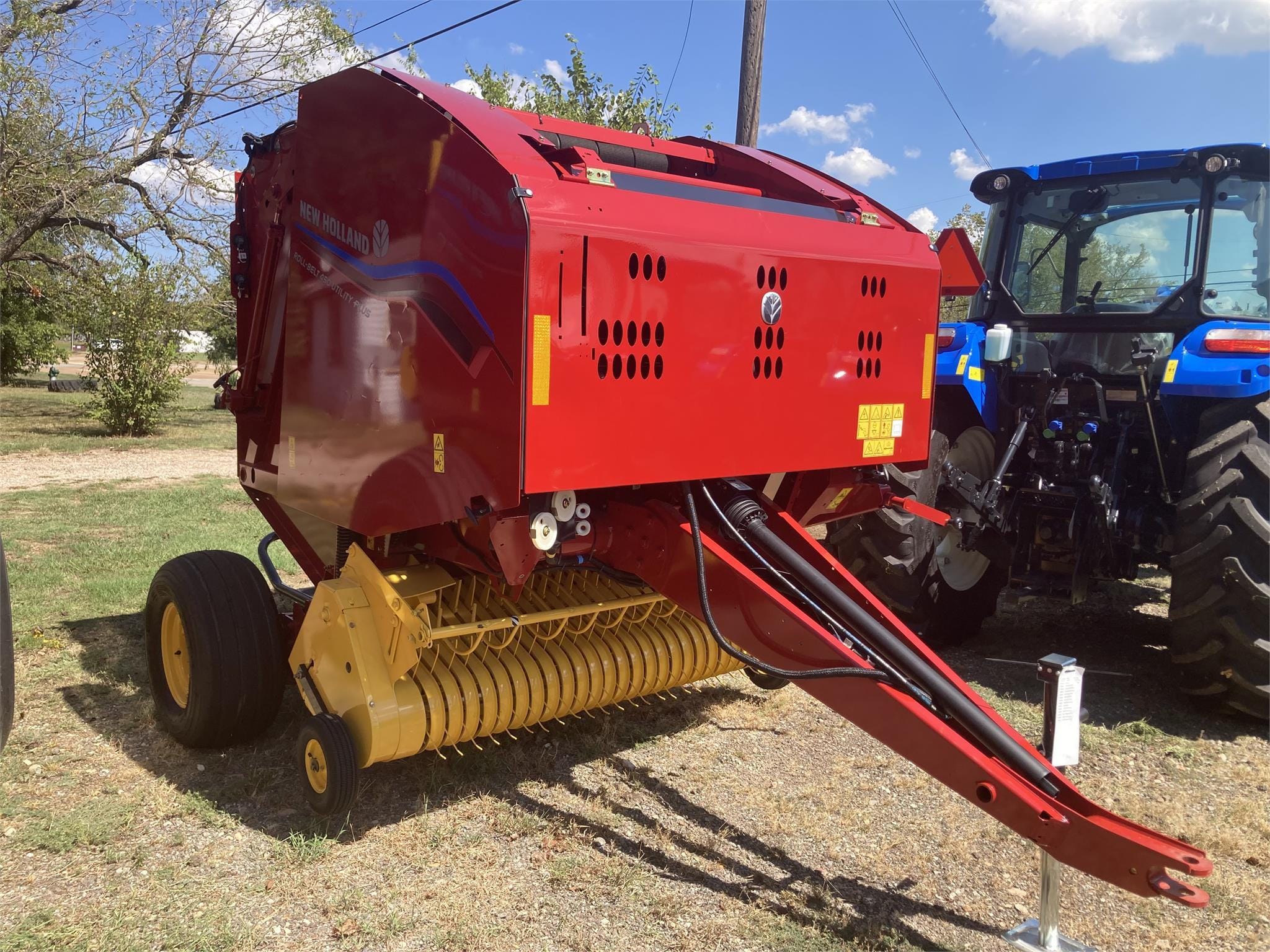2023 New Holland RB450 Utility Plus Equipment Image0