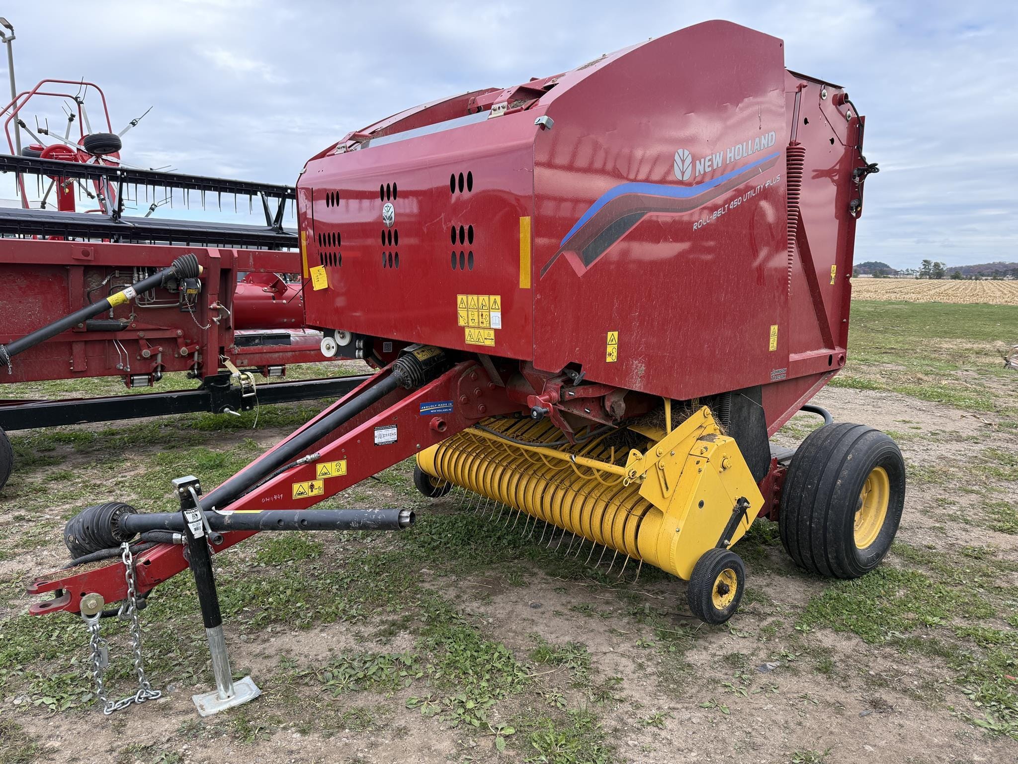 2023 New Holland RB450 Utility Plus Equipment Image0